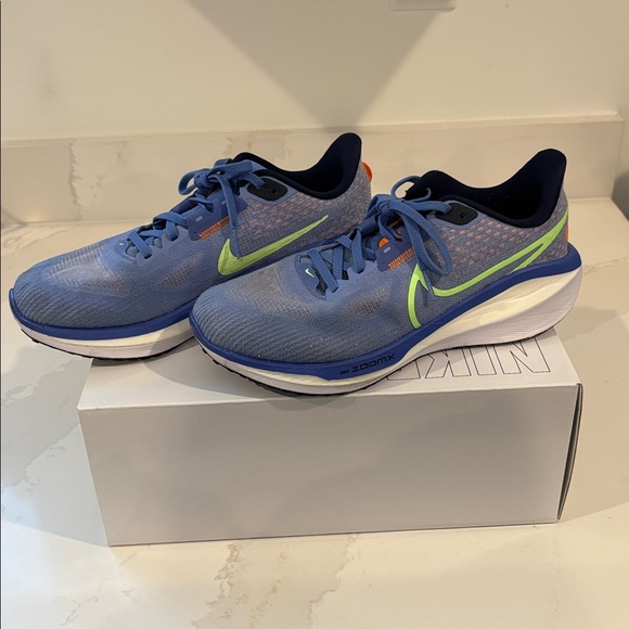 Nike Women’s Vomero 17 - Picture 2 of 7